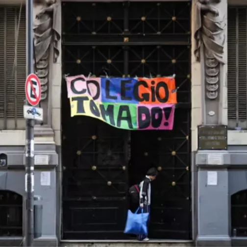 Entre homilías incómodas y el desamparo social: la patria en el ágora