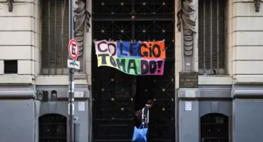 Entre homilías incómodas y el desamparo social: la patria en el ágora