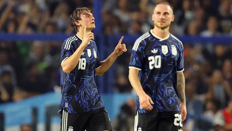 Nico Paz le dio el triunfo a la selección argentina frente a Mauritania en una Bombonera despoblada.