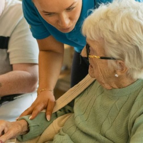 ¿Por qué la IA no reemplaza a los cuidadores de adultos mayores?