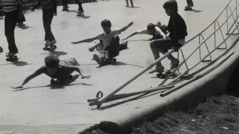 Imagen ilustrativa de niños jugando