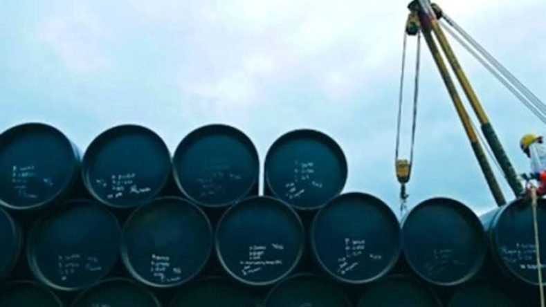 Esta imagen muestra tuberías industriales para oleoductos y gasoductos.
