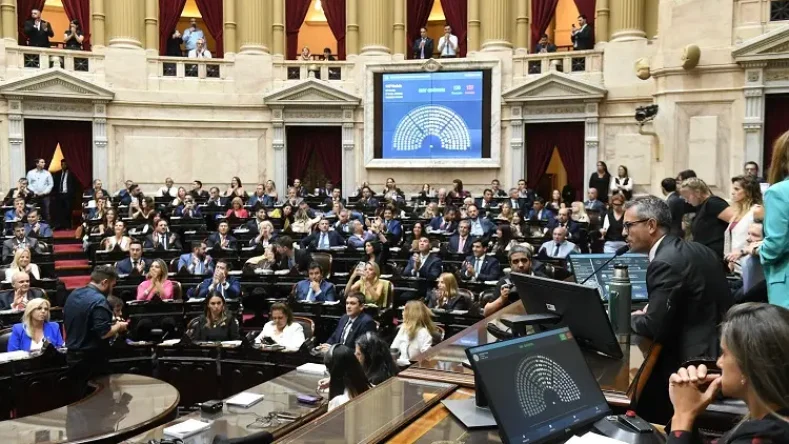 recinto-camara-de-diputados-sesion-reforma-laboral-1