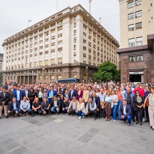 Masivo reclamo de intendentes frente a Economía por fondos retenidos y obras paralizadas