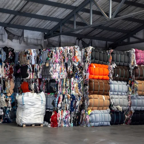 Ropa en fardo importada: de la industria nacional a la Argentina de segunda mano 