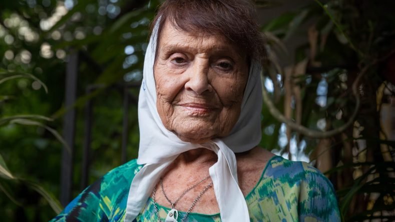 Hoy murió Taty Almeida, presidenta de Madres de Plaza de Mayo Línea Fundadora. Tenía 95 años.
