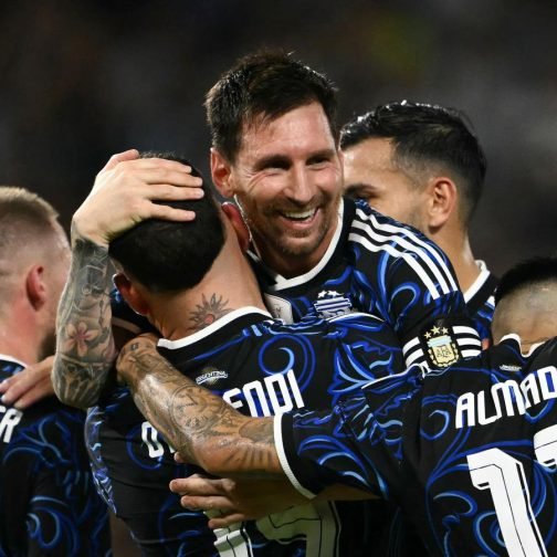 El planeta es una pelota: mientras Argentina goleaba, se definían los últimos clasificados al Mundial