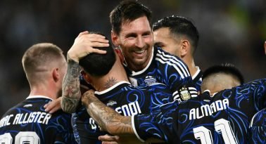 El planeta es una pelota: mientras Argentina goleaba, se definían los últimos clasificados al Mundial