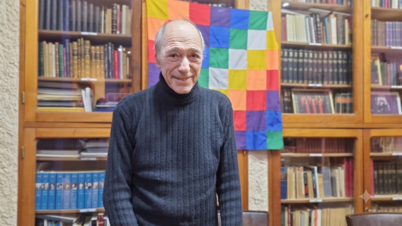 Esta imagen muestra a Eugenio Raúl Zaffaroni, un reconocido jurista, criminólogo y exmiembro de la Corte Suprema de Justicia de Argentina.